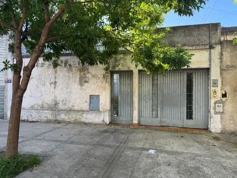 Venta - Casa con cochera - Mataderos 