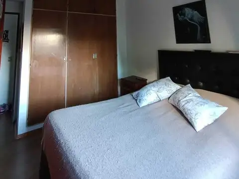VENTA CON RENTA DEPTO 3 AMBIENTES. BALCON TERRAZA AL FRENTE.