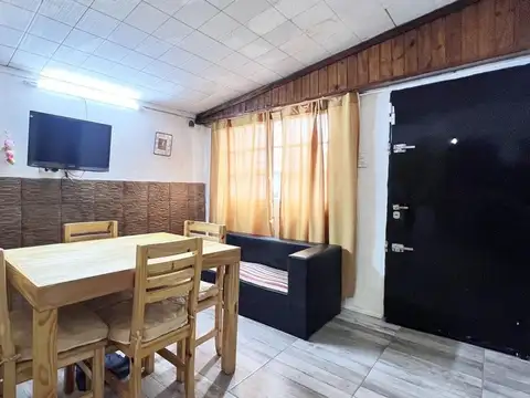 Casa 7 ambientes con 2 baños