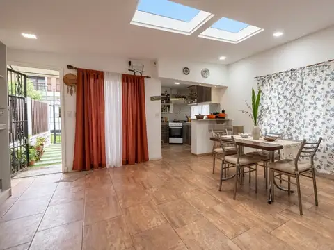 Depto Tipo Casa en Alquiler de 3 ambientes