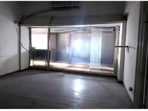 CENTRO COMERCIAL DE CABALLITO / EXCELENTE LOCAL CON PB, PRIMER PISO Y SOTANO