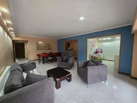 Departamento 5 ambientes patio parrilla cochera