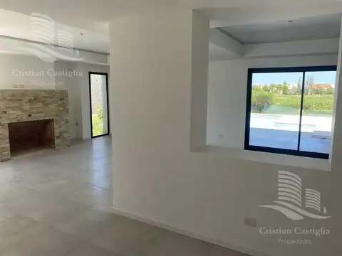 Casa 6 ambientes con 4 baños