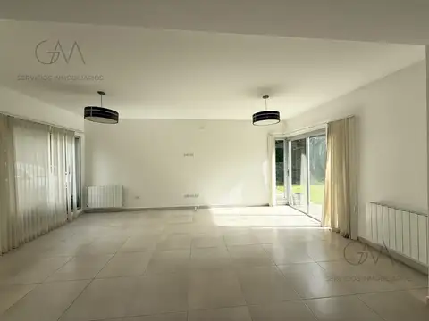 Casa 4 ambientes con 3 baños