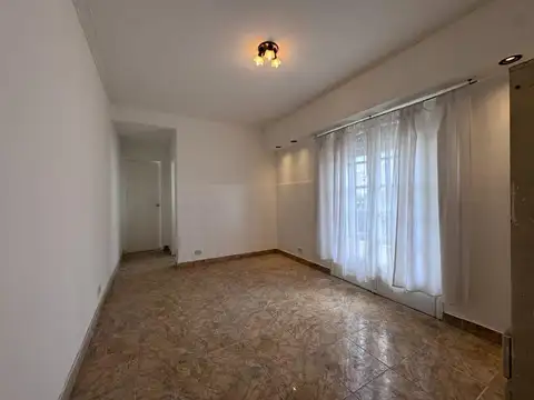 2 AMBIENTES CON BALCON Y COCINA SEPARADA.