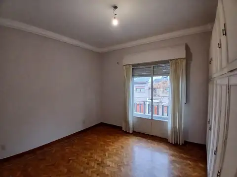 Alquiler Piso unico 4 ambientes con terraza propia en Villa Devoto. Sin Expensas  