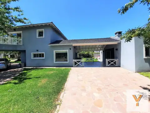 Casa en venta - 3 Dormitorios 4 Baños - Cochera - 1.500Mts2 - Haras del Sur I, La Plata