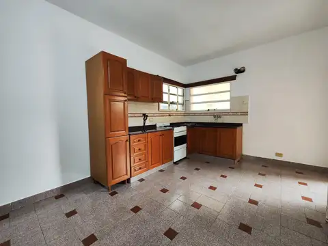 Casa 8 ambientes con 3 baños