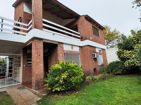 Venta Casa 4 Dormitorios Jardin Quincho