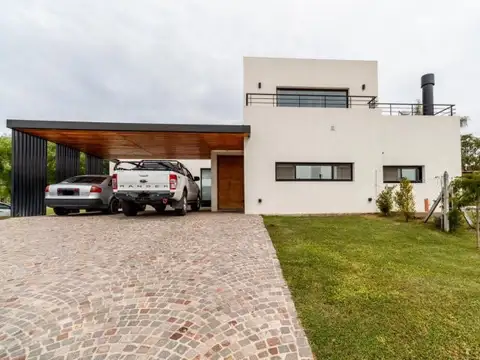 Av. Parque entre Almte. Gullermo Brown y Andres Chazarreta , Piso 1