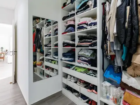 VTA Casa-4AMB en lote central de 600m²-Barrio Santa Elena