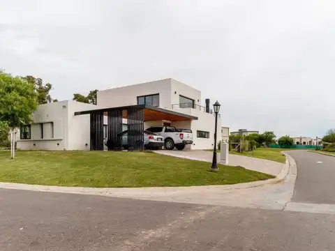 VTA Casa-4AMB en lote central de 600m²-Barrio Santa Elena