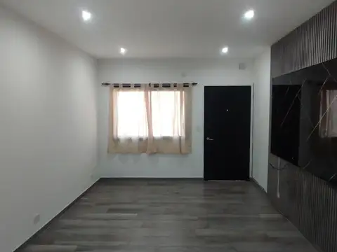 Depto Tipo Casa en Alquiler de 3 ambientes