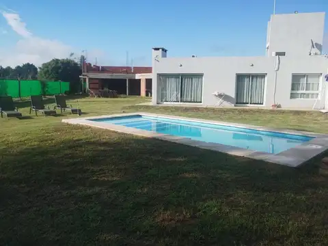 VENTA CASA 3 DOR VILLA ESQIU BARRIO CERRADO PILETA