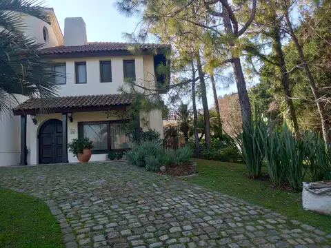 Casa en Venta con 4 cocheras