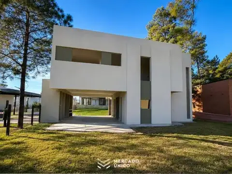 Casa a estrenar en Country El Pinar