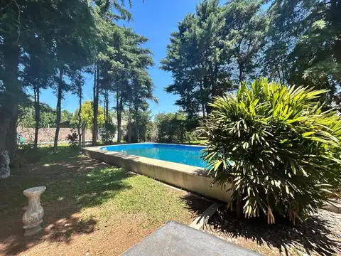 Pueblo Esther. Casa sobre 2 lotes, 2 dormitorios, pileta