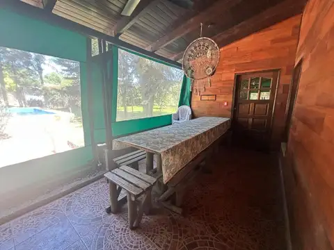 Pueblo Esther. Casa sobre 2 lotes, 2 dormitorios, pileta