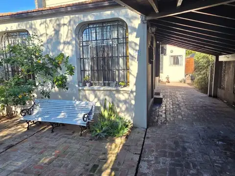 Venta casa 4 ambientes, pileta, cochera y quincho Bella Vista 