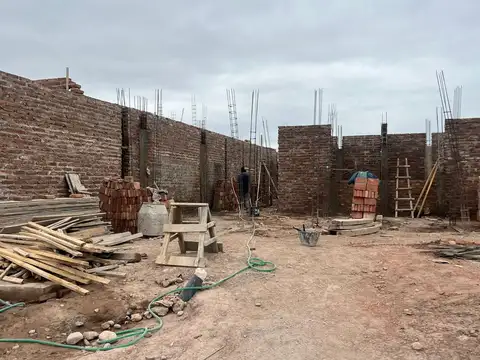 Casa 5 ambientes con 2 baños