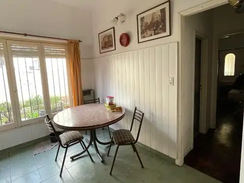 Casa 6 ambientes con 2 baños