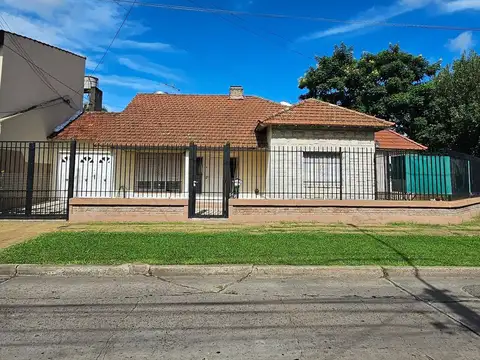 Chalet multifamiliar en Castelar Norte