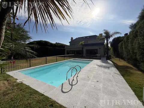 Casa con 4 dormitorios  en alquiler en LA ISLA - NORDELTA