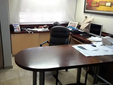 OFICINA EN PB CON PATIO