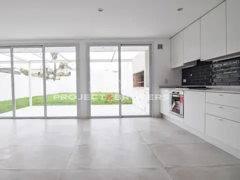 Casa 5 ambientes con 3 baños