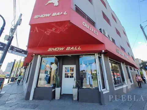 ALQUILER DE LOCAL COMERCIAL DE 1.600M2 EN EXCELENTE ESTADO EN UNA UBICACIÓN PRIVILEGIADA!!