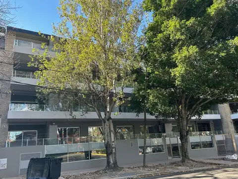 Punta chica, amplio 2 ambientes c/vestidor, balcon c/parrilla, cochera cubierta, venta