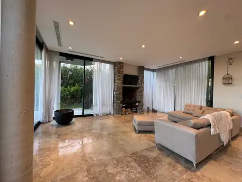 Casa al lago barrio El Golf Nordelta
