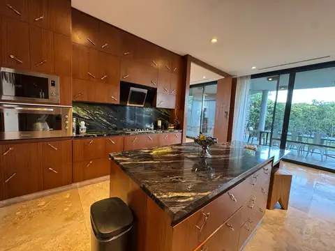 Casa al lago barrio El Golf Nordelta