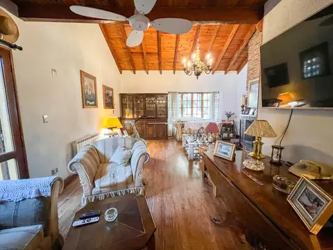 Casa 5 ambientes con 3 baños