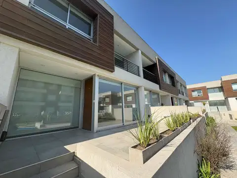 Depto Tipo Casa en Alquiler de 2 dormitorios