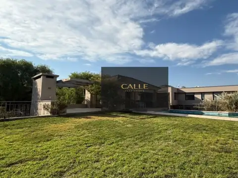 Casa en venta c/ cochera en Dalvian