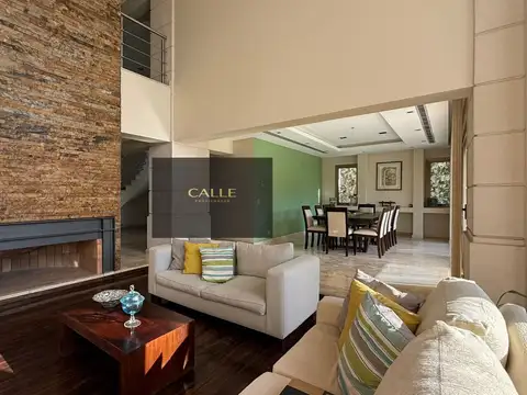 Casa 8 ambientes con 8 baños