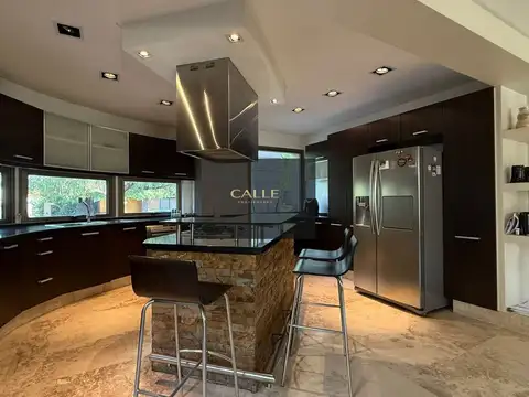 Casa en venta c/ cochera en Dalvian