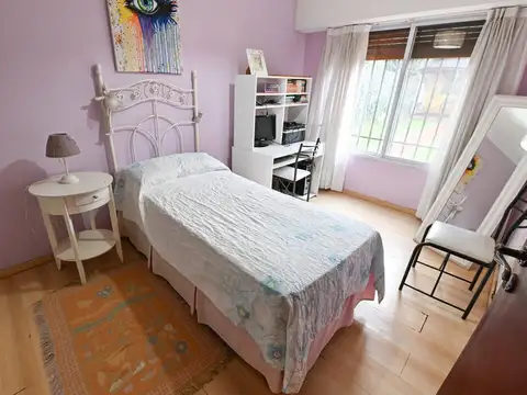 Casa 3 dormitorios con patio y pileta