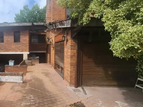 Chalet 4 Amb c/ Cochera 394 m² s/ Lote 788 m² - Ramos Mejia