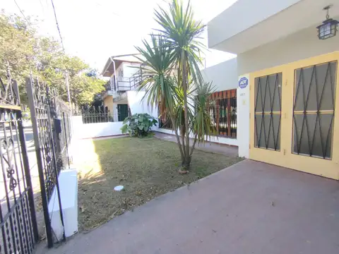CASA 3 DORM, PATIO Y GARAJE, BARRIO JARDIN, VENTA