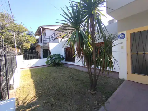CASA 3 DORM, PATIO Y GARAJE, BARRIO JARDIN, VENTA