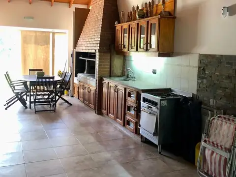 Casa 6 ambientes con 4 baños