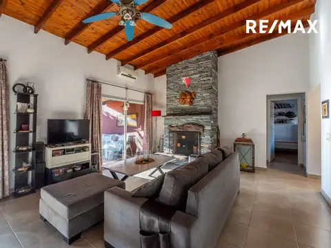 Casa en Venta con 3 cocheras