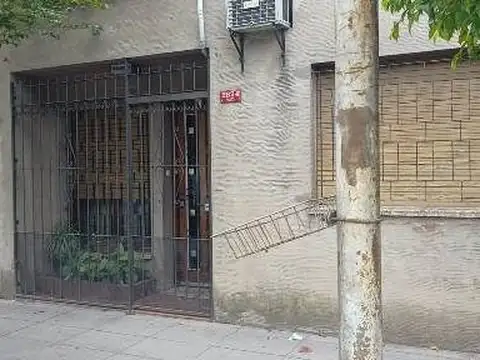 casa 3 ambientes ubicada a 3 cuadras de la UNLAM