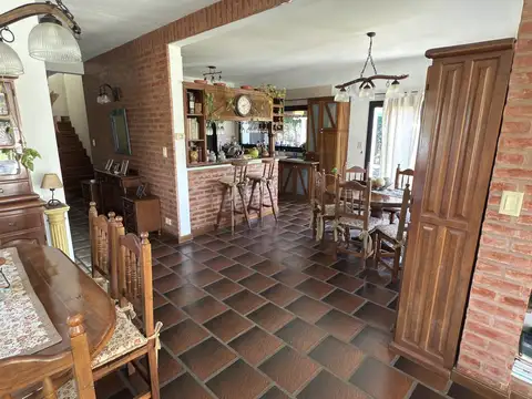 Casa 5 ambientes con 3 baños