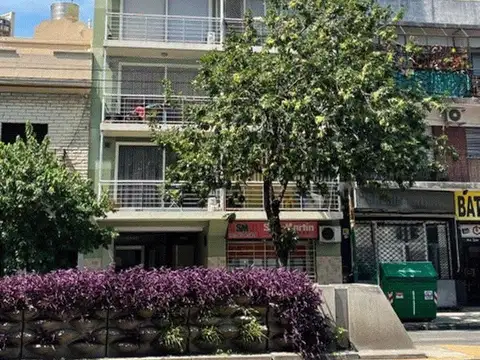 Amplio Monoambiente Dividido de 51 m2, frente, balcon, AA, Piscina, SUM, Laundry