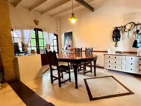 Casa en Venta con 3 cocheras