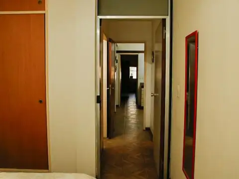 Casa 8 ambientes con 5 baños