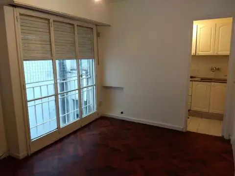 DEPARTAMENTO DE 2 ambientes interno con balcón. Con Renta hasta abril 2026